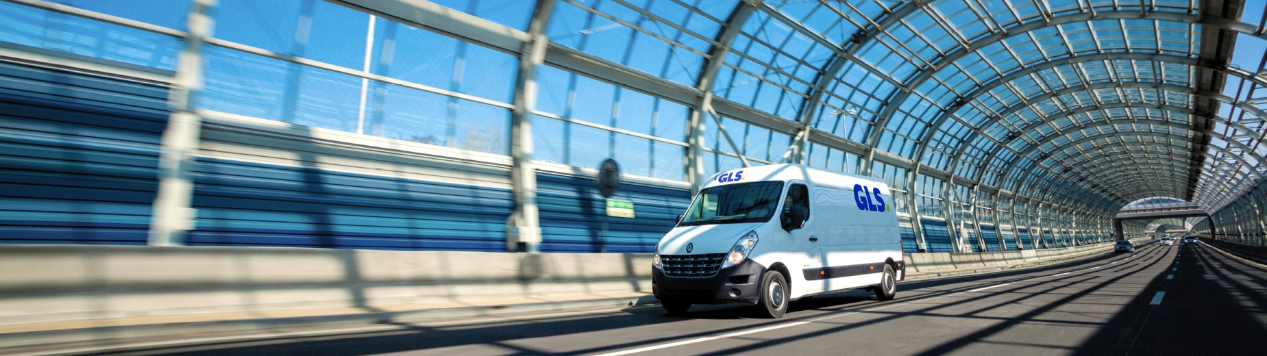 GLS France truck that runs under glass tunnel